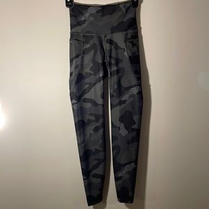 OLD NAVY Camo Leggings